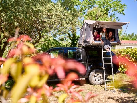 Emplacement - Emplacement ( voiture + caravane/tente + électricité + eau)