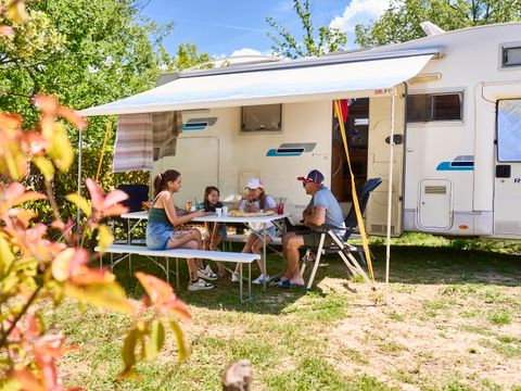 Emplacement - Emplacement : camping car + électricité + eau