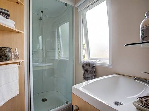 MOBILHOME 4 personnes - Classic | 2 Ch. | 4 Pers. | Terrasse surélevée | TV