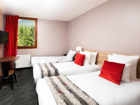 Chambre 4 personnes - Chambre Quadruple familale (Séjour + Petit-déjeuner)