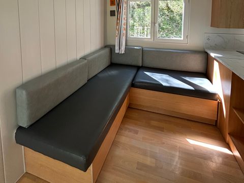 MOBILHOME 4 personnes - “Flores” climatisé avec salle de bain et cuisine
