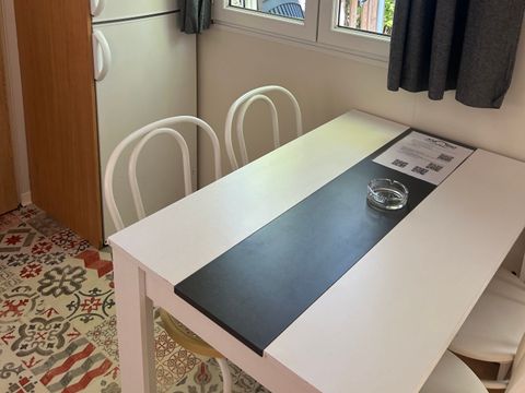 MOBILHOME 4 personnes - “Flores” climatisé avec salle de bain et cuisine