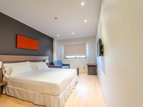 CHAMBRE 3 personnes - CHAMBRE DOUBLE + LIT D'APPOINT - 2 ADULTES + 1 ENFANT (MOINS DE 12 ANS)