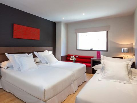 CHAMBRE 3 personnes - CHAMBRE DOUBLE + LIT D'APPOINT - 2 ADULTES + 1 ENFANT (MOINS DE 12 ANS)