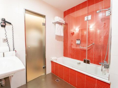 CHAMBRE 4 personnes - CHAMBRE FAMILIALE - 2 ADULTES + 2 ENFANTS (MOINS DE 12 ANS)