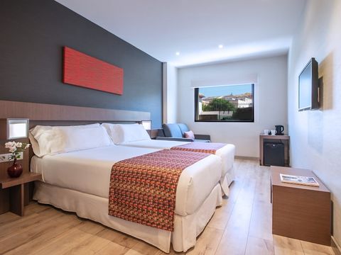 CHAMBRE 3 personnes - CHAMBRE DOUBLE + LIT D'APPOINT - 2 ADULTES + 1 ENFANT (MOINS DE 12 ANS)