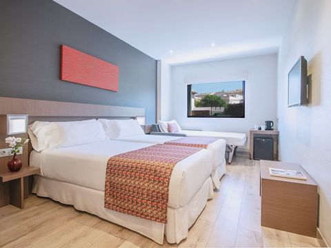 CHAMBRE 3 personnes - CHAMBRE DOUBLE + LIT D'APPOINT - 2 ADULTES + 1 ENFANT (MOINS DE 12 ANS)