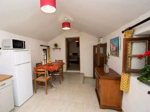 GÎTE 2 personnes - Gîte Roussillon 2 Pièces 2 Personnes + TV + Spa Privatif