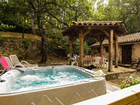 GÎTE 2 personnes - Gîte Roussillon 2 Pièces 2 Personnes + TV + Spa Privatif