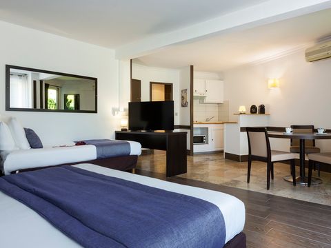 CHAMBRE 3 personnes - Chambre Triple - Vue Jardin