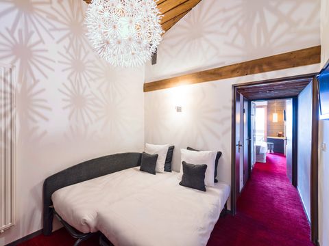 CHAMBRE 4 personnes - Chambre Familiale Supérieure - Vue Montagne (Séjour + Petit-déjeuner)