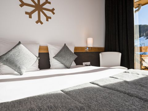 CHAMBRE 2 personnes - Chambre Double Deluxe - Vue Pistes & Terrasse	 (Séjour + Petit-déjeuner)