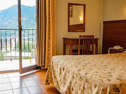 CHAMBRE 4 personnes - Chambre Quadruple - Vue Jardin