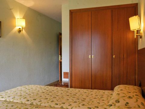 CHAMBRE 4 personnes - Chambre Quadruple - Vue Jardin