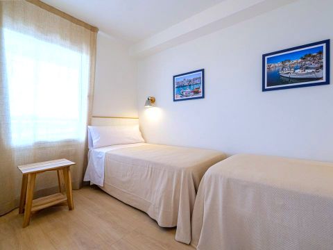 APPARTEMENT 4 personnes - Appartement 2 chambres ACCES AU CAMPING EN SUPPLEMENT et parking payant