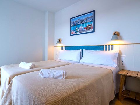 APPARTEMENT 4 personnes - Appartement 2 chambres ACCES AU CAMPING EN SUPPLEMENT et parking payant