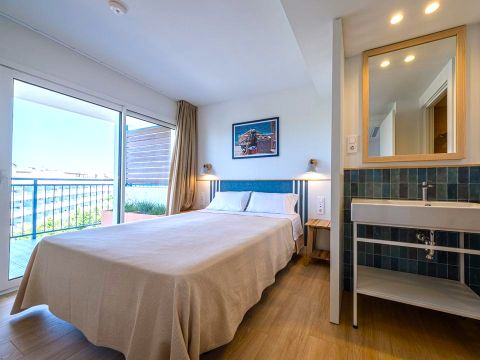 APPARTEMENT 4 personnes - Appartement 2 chambres ACCES AU CAMPING EN SUPPLEMENT et parking payant