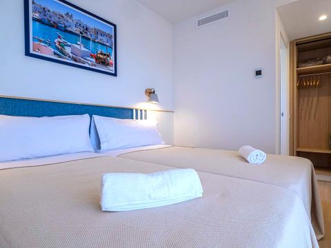 APPARTEMENT 4 personnes - Appartement 2 chambres ACCES AU CAMPING EN SUPPLEMENT et parking payant