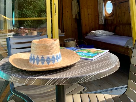 HÉBERGEMENT INSOLITE 3 personnes - Les roulottes du lac Terre d'Auge