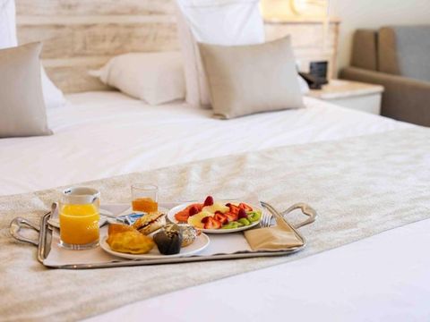 CHAMBRE 3 personnes - Double + lit supplementaire - Balcon - Vue Canal