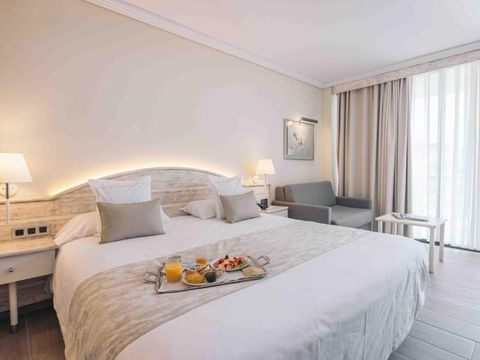 CHAMBRE 3 personnes - Double + lit supplementaire - Balcon - Vue Canal