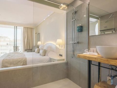 CHAMBRE 3 personnes - Double + lit supplementaire - Balcon - Vue Canal