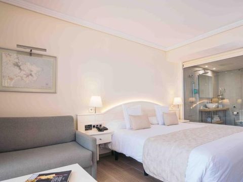 CHAMBRE 3 personnes - Double + lit supplementaire - Balcon - Vue Canal