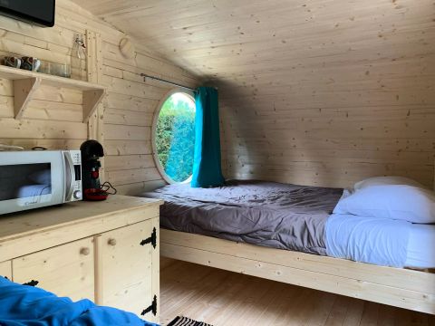 HÉBERGEMENT INSOLITE 2 personnes - Cabane Hobbit 2 Personnes Sans Sanitaire Climatisée