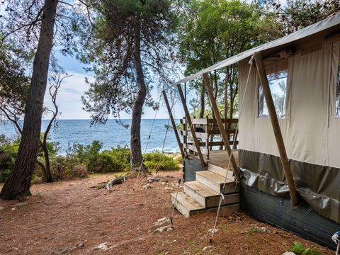 Tente en toile et en bois 5 personnes - Koversada Camping Resort - Tente Safari de luxe