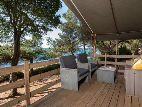 Tente en toile et en bois 5 personnes - Koversada Camping Resort - Tente Safari de luxe