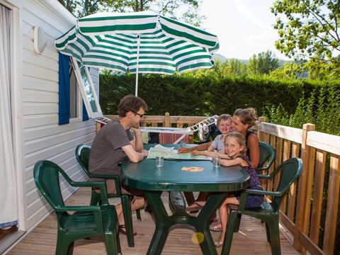 MOBILHOME 5 personnes - CLASSIC 2 chambres (TV - terrasse 12m² - superficie 26m²)