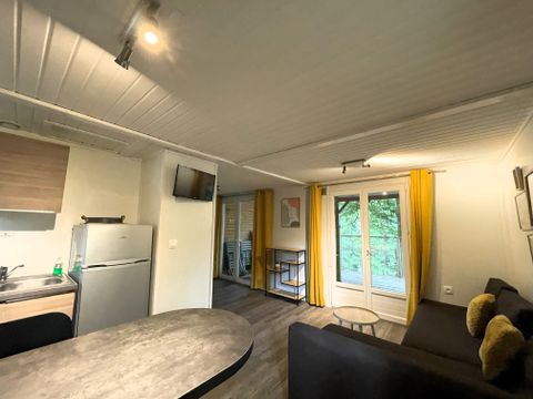 Chalet 4 personnes - Détente - 2 chambres - 4 / 6 pers - 2 personnes supplémentaires possible contacter le camping