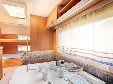 CARAVANE 5 personnes - Modèle 2+