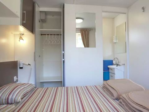 BUNGALOW 6 personnes - Mobil-home | Classic | 2 Ch. | 4/6 Pers. | Terrasse surélevée | 1 SDB | Clim.