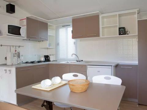 BUNGALOW 6 personnes - Mobil-home | Classic | 2 Ch. | 4/6 Pers. | Terrasse surélevée | 1 SDB | Clim.