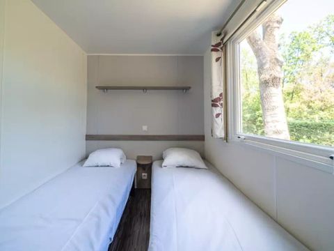 BUNGALOW 6 personnes - Mobil-home | Comfort | 2 Ch. | 4/6 Pers. | Terrasse surélevée | 1 SDB | Clim.