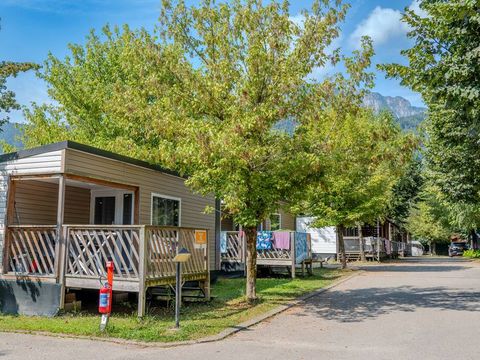 BUNGALOW 6 personnes - Mobil-home | Comfort | 2 Ch. | 4/6 Pers. | Terrasse surélevée | 1 SDB | Clim.