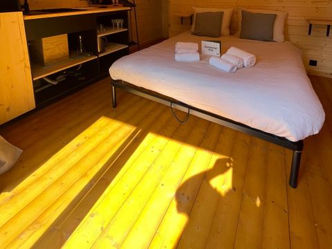 HÉBERGEMENT INSOLITE 2 personnes - Maison dans les arbres 2 personnes