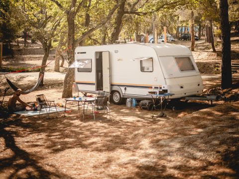 Emplacement - Nature Camping Car / Caravane avec électricité