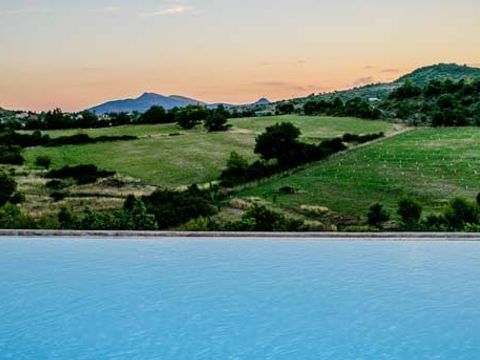 Domaine de Chadeyron - Camping et gîtes - Camping Ardèche - Image N°3