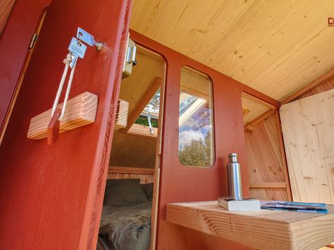 HÉBERGEMENT INSOLITE 2 personnes - Sauterelles (sans sanitaires)