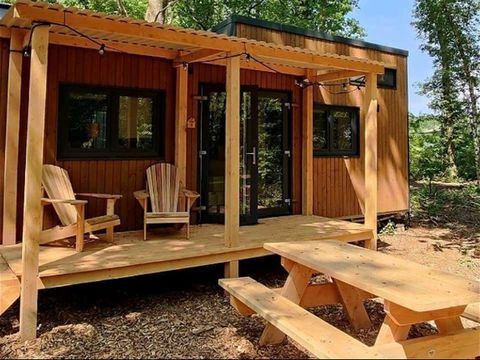 HÉBERGEMENT INSOLITE 4 personnes - Serre miniature (2+2)