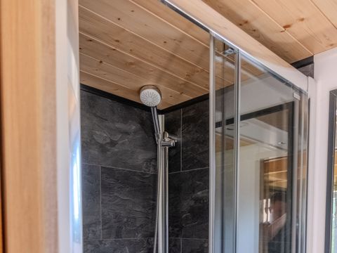 HÉBERGEMENT INSOLITE 4 personnes - Serre miniature (2+2)