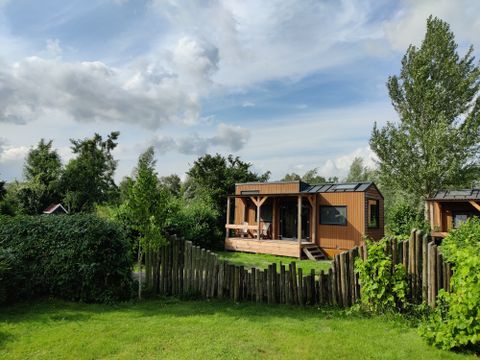 HÉBERGEMENT INSOLITE 4 personnes - Serre miniature (2+2)