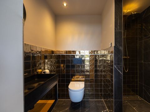 MAISON 36 personnes - Bâtiment principal 20 personnes + 4 grandes serres