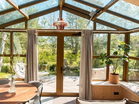 HÉBERGEMENT INSOLITE 4 personnes - Grande serre