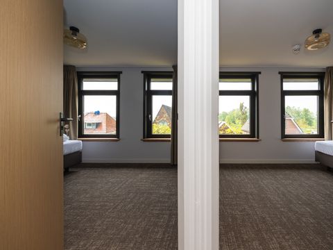 MAISON 36 personnes - Bâtiment principal 20 personnes + 4 petites serres