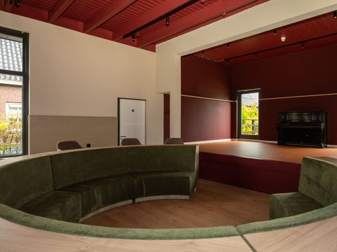 MAISON 36 personnes - Bâtiment principal 20 personnes + 4 petites serres