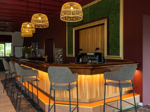 MAISON 40 personnes - Bâtiment principal 20 personnes + 5 petites serres