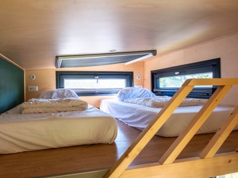 MAISON 40 personnes - Bâtiment principal 20 personnes + 5 petites serres